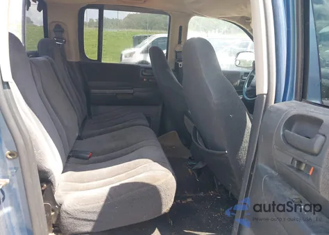 2003 Dodge Dakota Sport/Sxt from USA, damaged, VIN 1D7HL38X83S115828